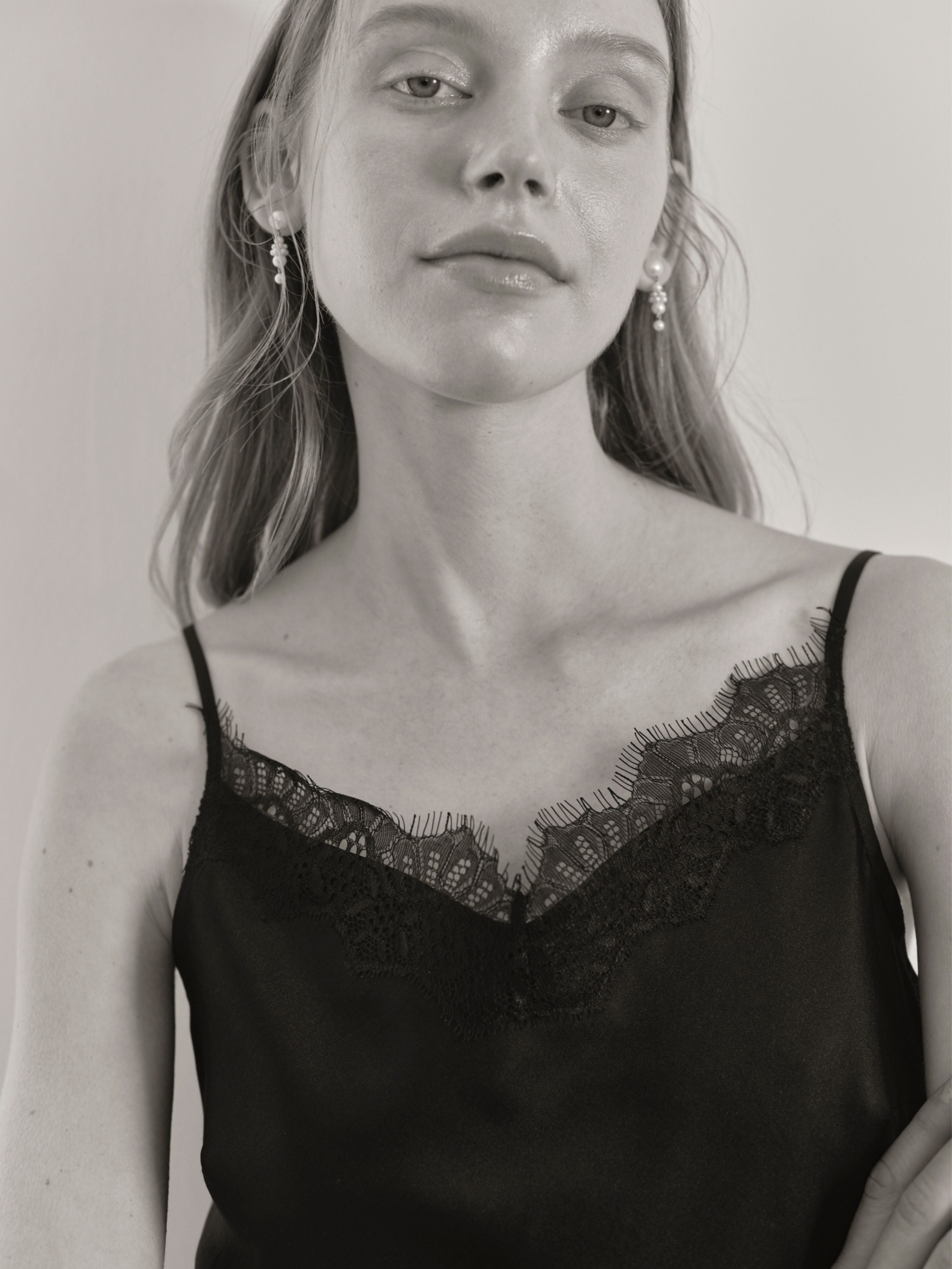 未使用 ヴァレンティノ ☆ リボン ドレープ キャミソール 40 黒 イタリア製 未使用 ヴァレンティノ ☆ リボン ドレープ キャミソール 40 黒